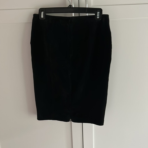 Danier Suede skirt - Picture 3 of 5